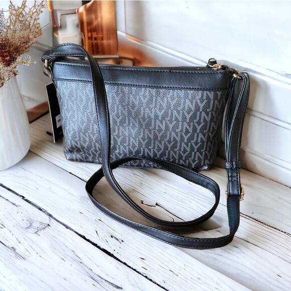 Jones New York Kayla Crossbody NWT - Picture 2 of 11